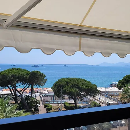 Center Bay T4 Apartment Antibes