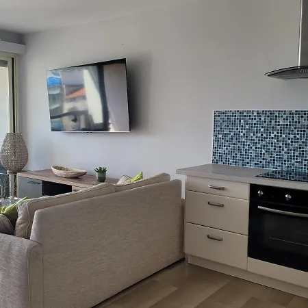Center Bay T4 * Antibes